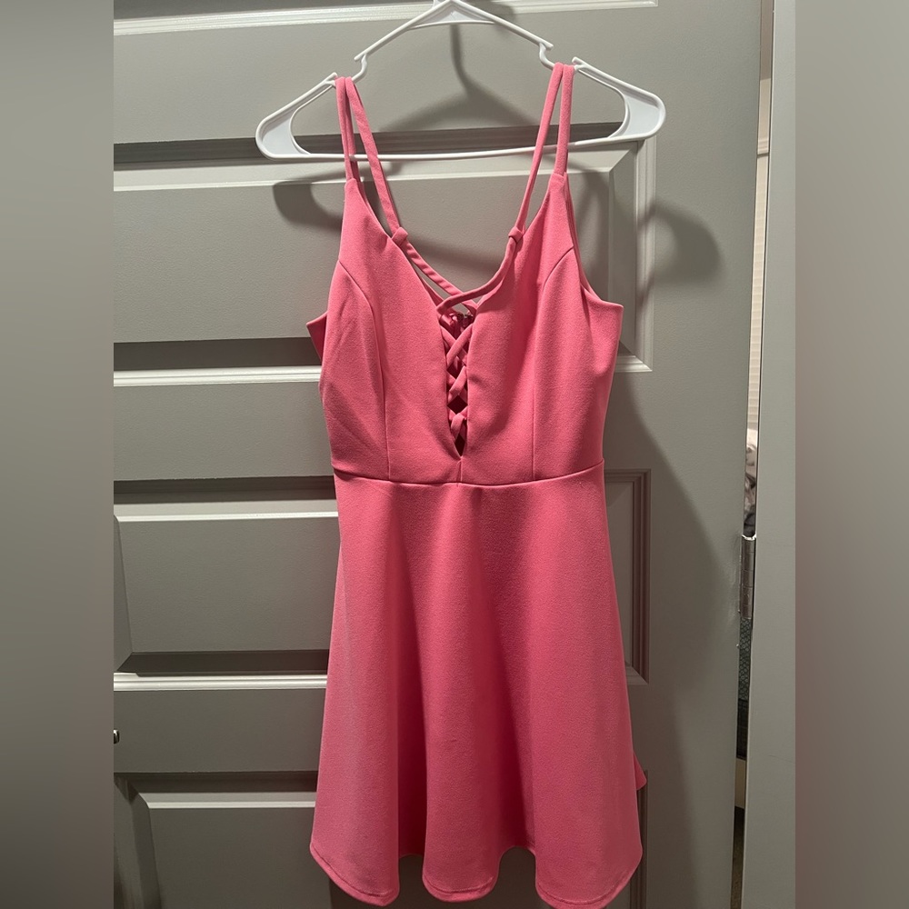 Size M and the brand is Speechless